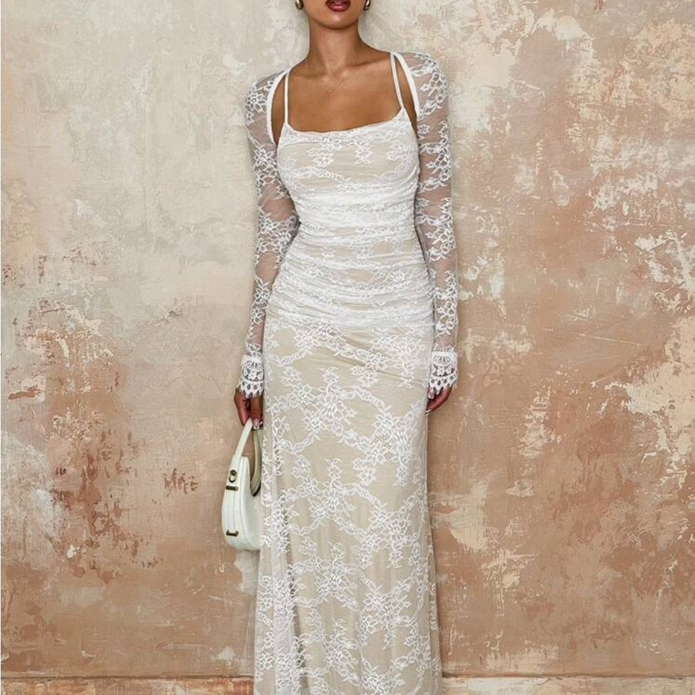 Chic Long Sleeve Lace Dress in Cream